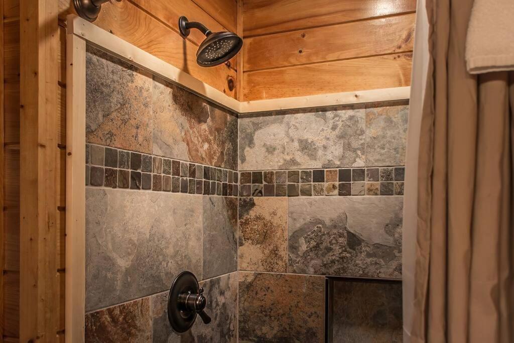 Holly Tree Hideaway - Semi Secluded Mtn Setting Sevierville Exterior foto