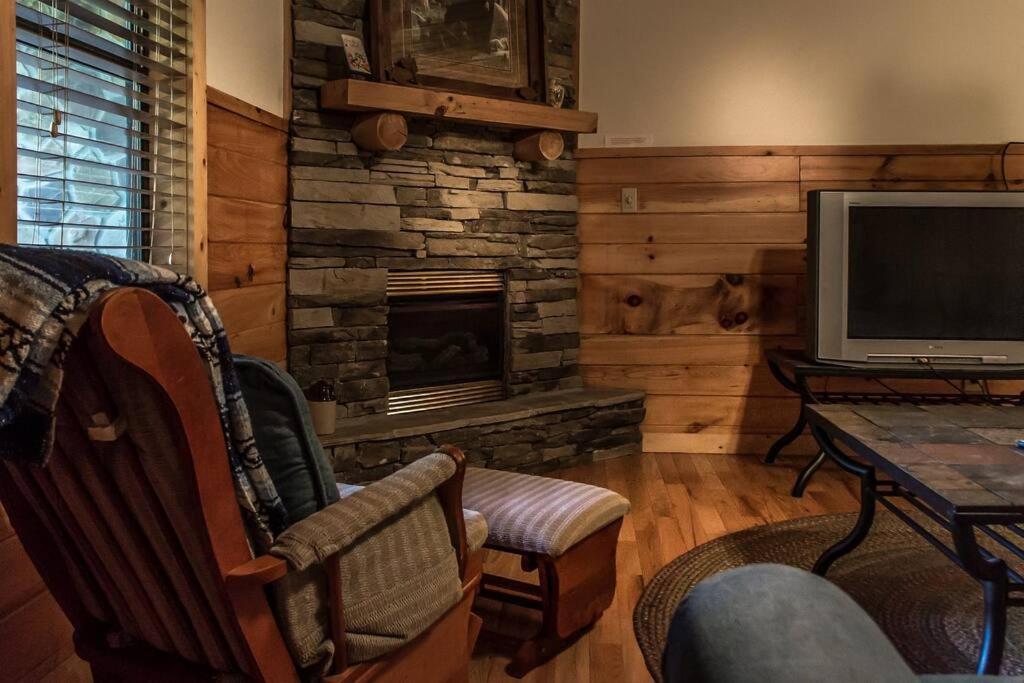 Holly Tree Hideaway - Semi Secluded Mtn Setting Sevierville Exterior foto