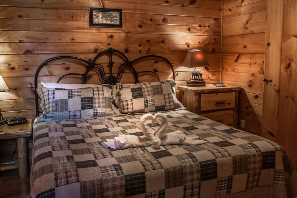 Holly Tree Hideaway - Semi Secluded Mtn Setting Sevierville Exterior foto